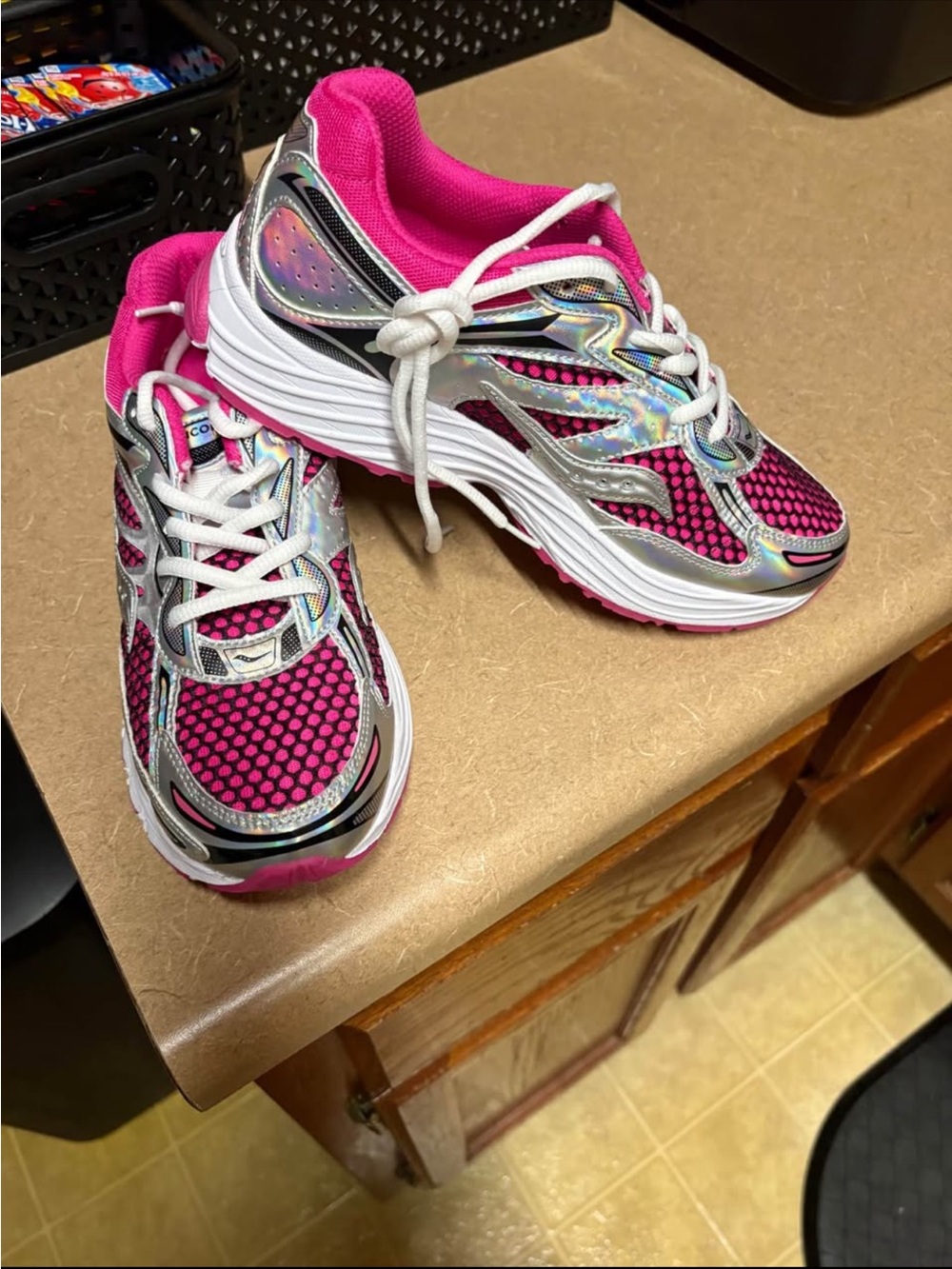 Saucony Pink White Silver Holographic Big Kids GS 6.5Y no box BRAND NEW
